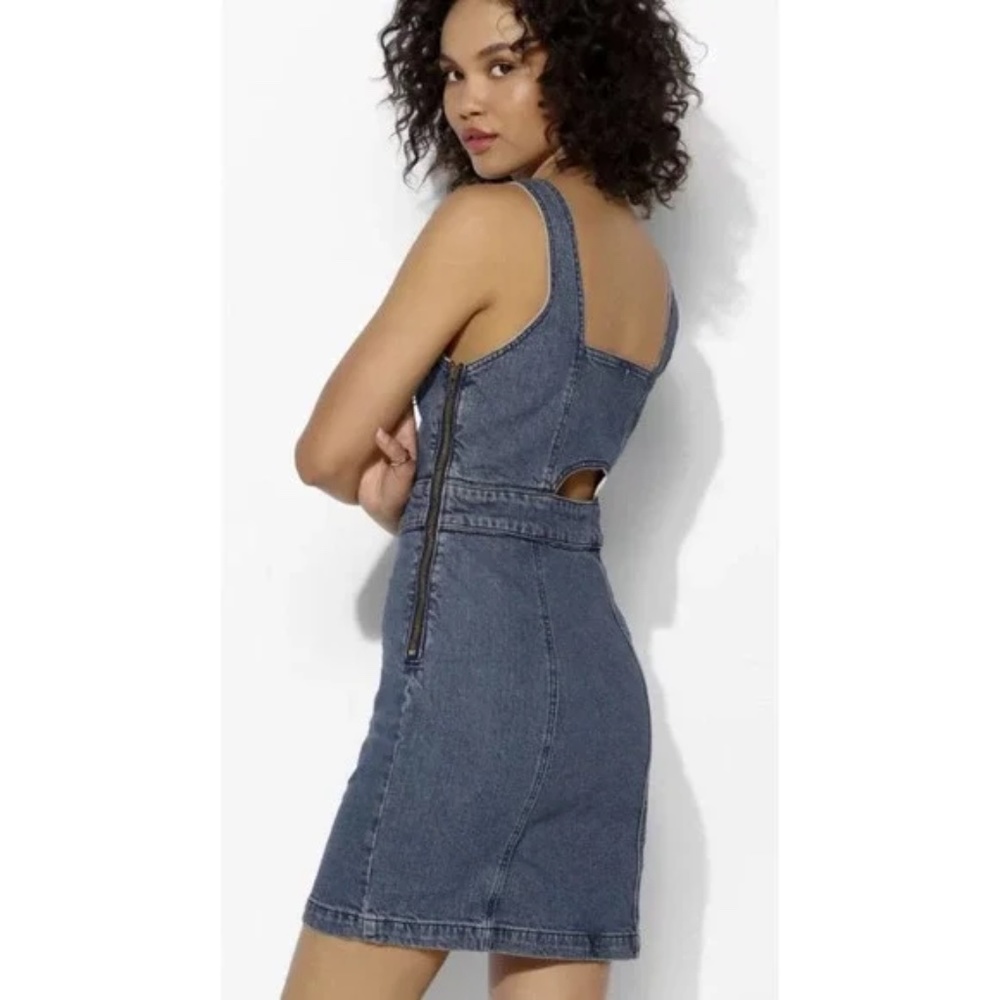 Silence + Noise Fitted Denim Dress with Open Peep Hole Back NDIGO 6